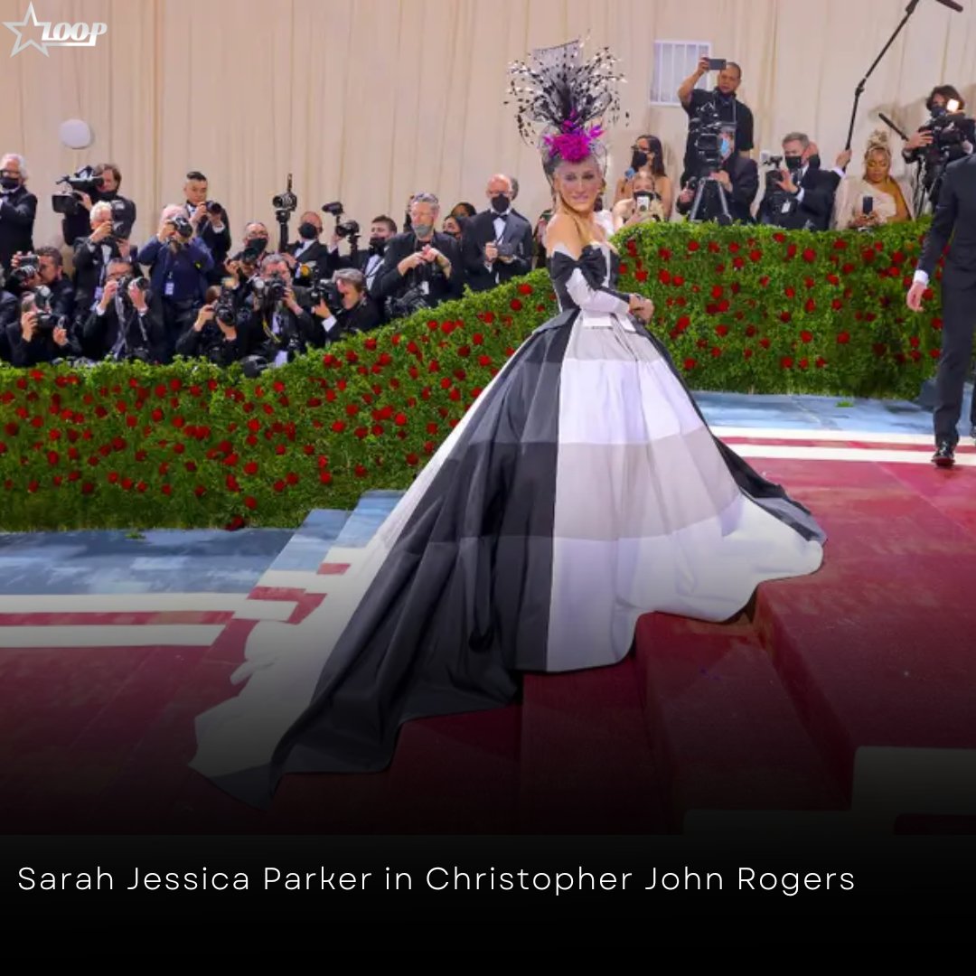 _starloop_'s tweet image. Our favourites from Met Gala 2022✨
Tell us yours in the replies😁

#MetGala #MetGala2022 #metgalabestdressed #blakelively #NatashaPoonawalla #sarahjessicaparker