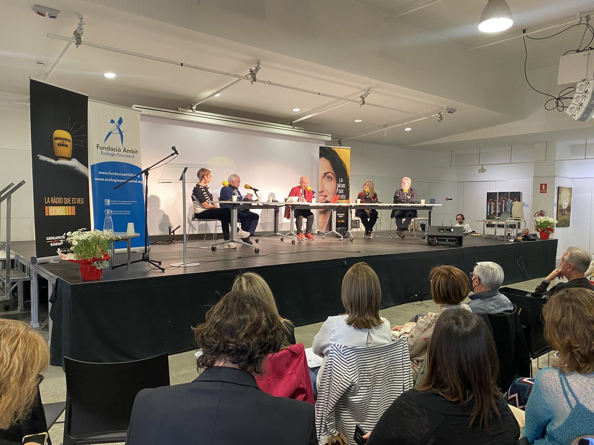 funecoemocional's tweet photo. Aquest diumenge 15 de maig, @LOficiDeViure, dirigit per @gaspahernandez, commemora els 15 anys d'existència amb un programa especial des de la @funecoemocional durant la #JornadaFEE25. Moltes gràcies i moltes felicitats! 🎉 https://t.co/q5lJcPKLwX