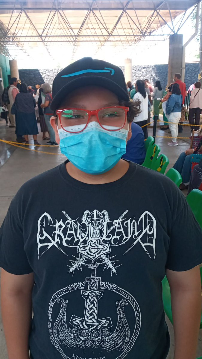 Mamma_Tarantula's tweet photo. Esperanzas en la juventud rockera y blackmetalosa lml @GravelandBand https://t.co/qa8Lu7zDy8