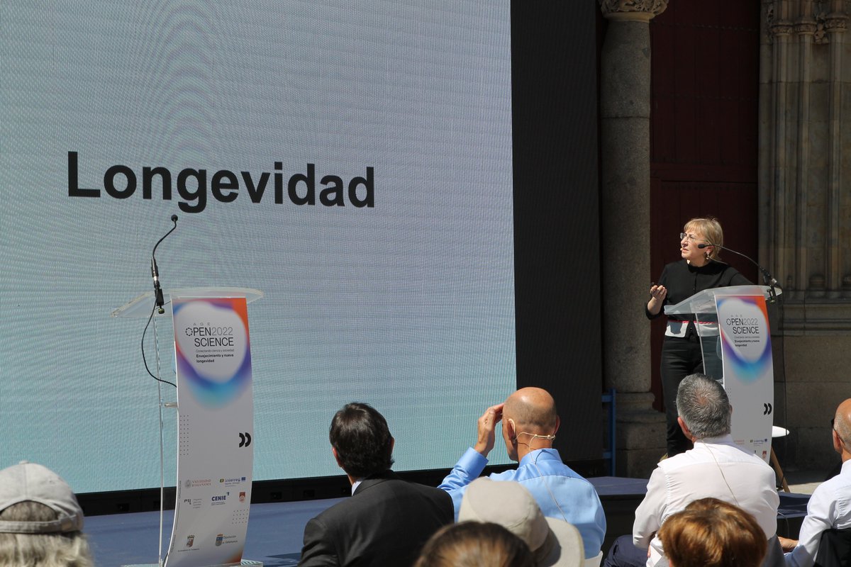 cenie_es's tweet photo. Durante la 1ª edición del foro #AgeOpenScience, 12 científicos trasladaron a las calles de Salamanca sus conocimientos sobre #envejecimiento y #longevidad, acercando la ciencia al público general. Podéis ver todas las ponencias en nuestro canal de YouTube: https://t.co/uDsfPPnzIv https://t.co/TaHw7lwVSH