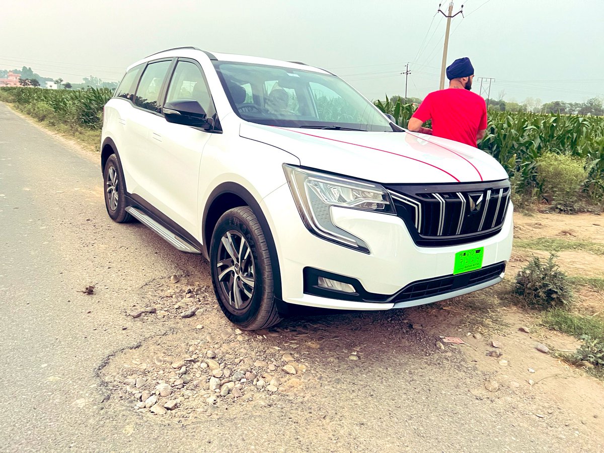 lambar_daar_'s tweet photo. ਇਕ ਲੱਖ ਡਾਲਰ ਦੀ Ride ਰੱਖੀ ਆ,
Shockra ਨਾਲ ਕਰਕੇ Lift ਚੱਕੀ ਆ,
ਐਂਨੀ Neat ਗੱਡੀ ਜਿਵੇਂ ਧੁੱਪ ਲਿਸ਼ਕੇ,
 ਗੱਬਰੂ ਤੋਂ ਅਲੜਾਂ ਦੀ ਅੱਖ ਤਿਲਕੇ!! @MahindraXUV700  My New Car XUV 700 https://t.co/AWx9dDs5Kx
