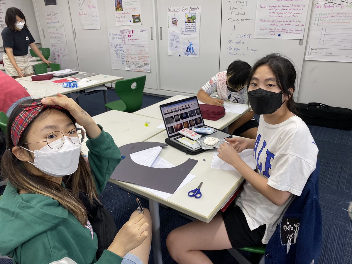 AISCElementary's tweet image. #AISCGrade5 #AISCElementary @ThorpeBritt Scale solar system project for size not distance. Learning about radius and diameter and how to draw using a compass. Science and math connection.