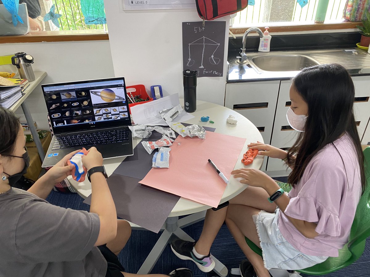 AISCElementary's tweet image. #AISCGrade5 #AISCElementary @ThorpeBritt Scale solar system project for size not distance. Learning about radius and diameter and how to draw using a compass. Science and math connection.