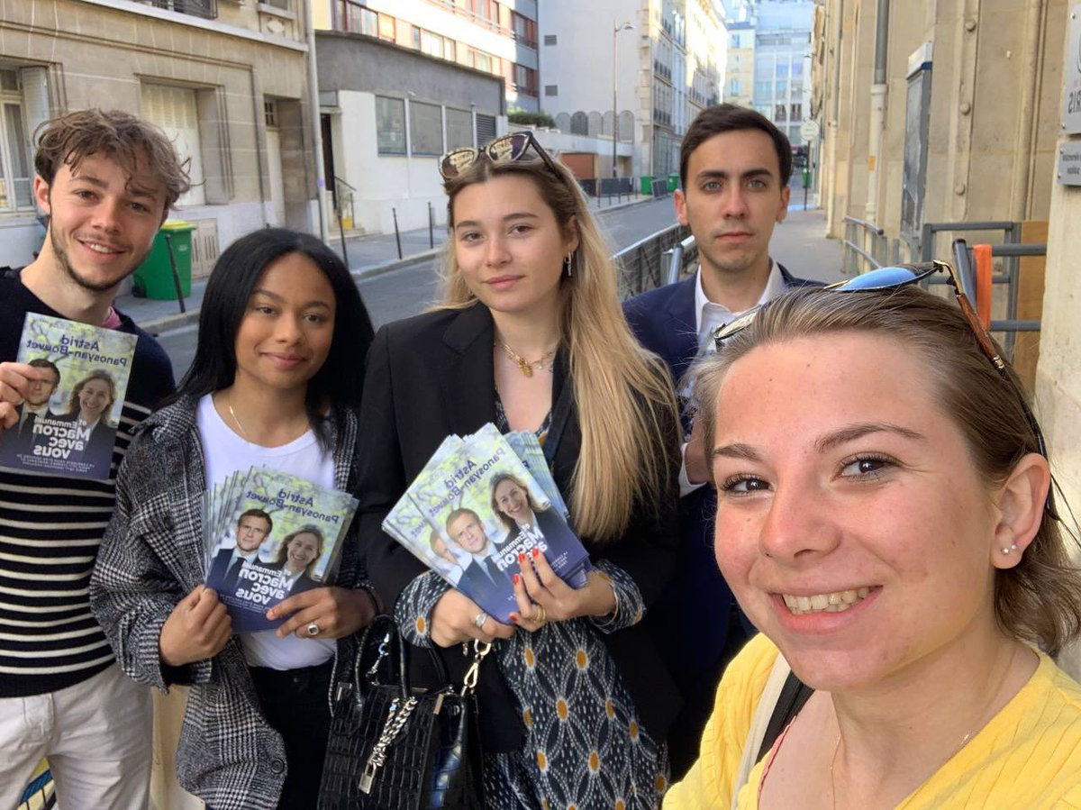 frsprleu's tweet photo. Après une belle soirée de lancement de campagne, les @JeunesMacron75 de retour sur le terrain ce matin pour porter la candidature d'@AstridPanosyan dans la #circo7504 #Astrid2022 🇫🇷🇪🇺 https://t.co/CrJMGLSVdj