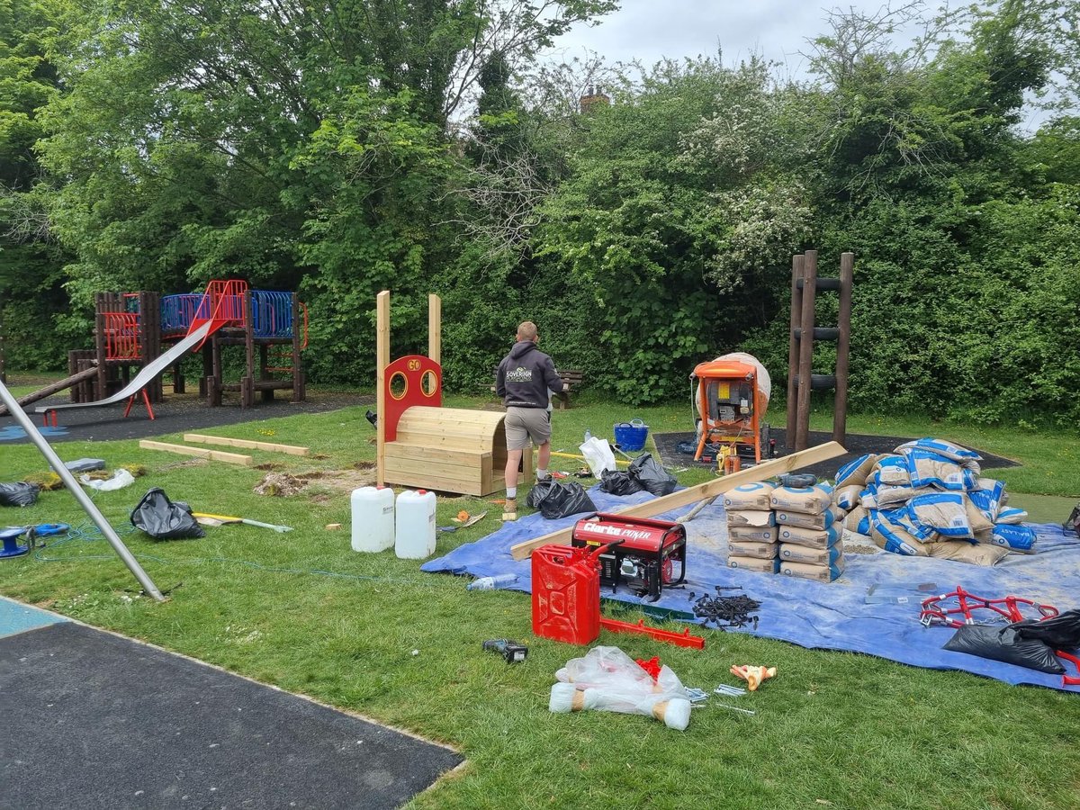 TownAlresford's tweet photo. The new train at Sunhill is being installed today. Parts of the playground will be out of action today and possibly tomorrow. We hope you enjoy it!! https://t.co/HyaXkPQFjI