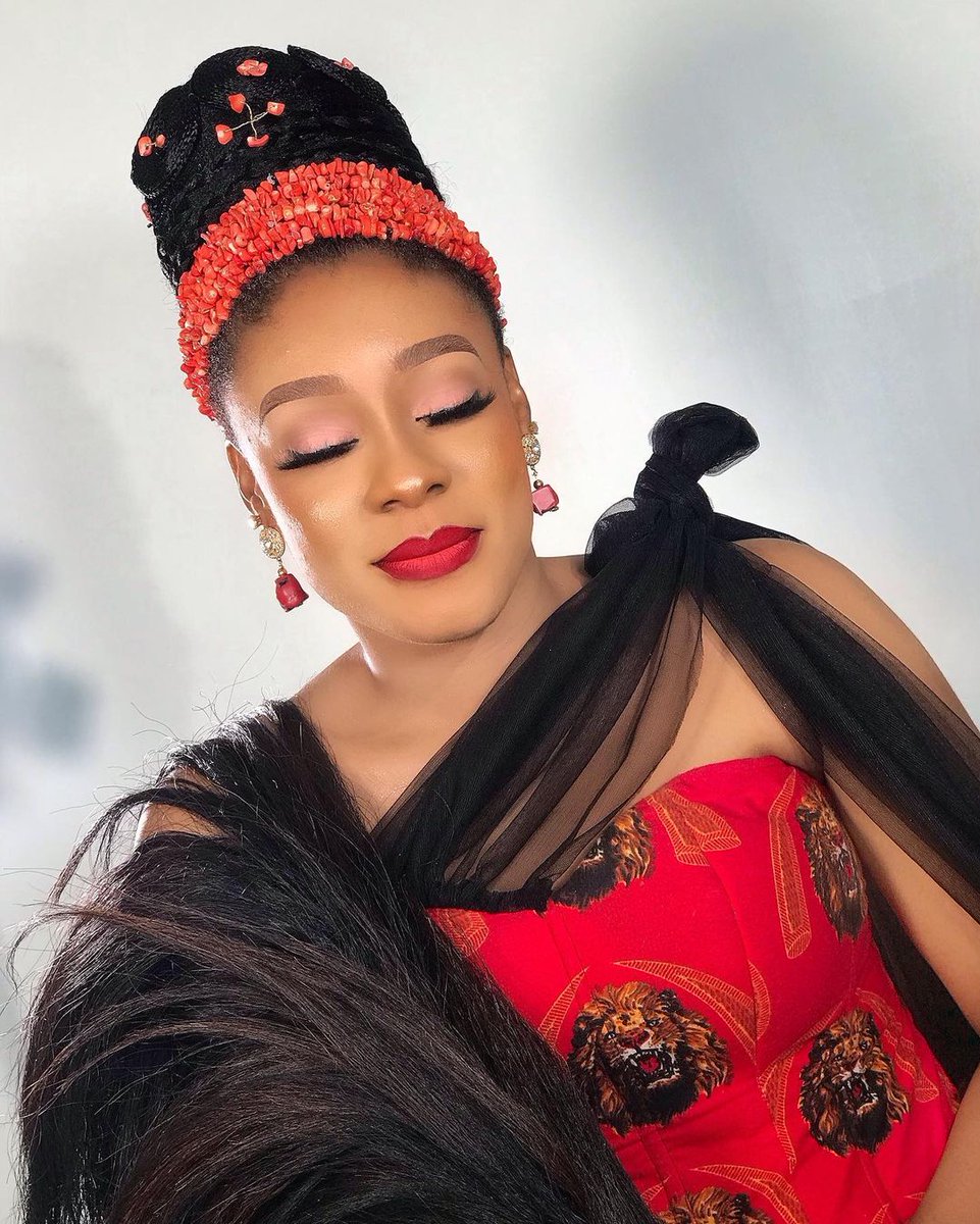 siecosmetics's tweet photo. Create that Magic 🎉  look with the Sie Cosmetics.
#siecosmetics
#lipstain
#makeup https://t.co/DKKUKVzakZ