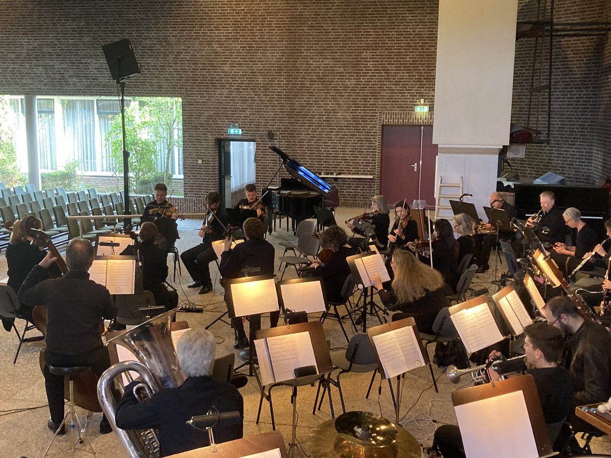 Het gaat zo beginnen. 1000 x 2 oren luisteren naar een symfonieorkest. #waddinxveen <a href="/FCP_/">Fonds voor Cultuurparticipatie</a>