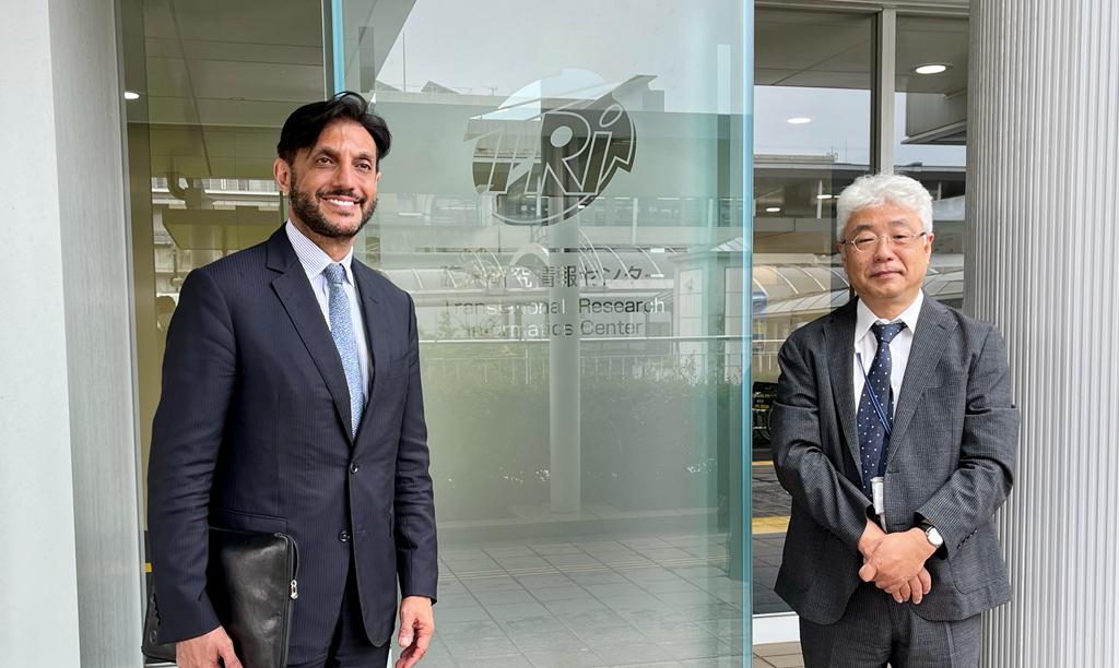 ItalyinOsaka's tweet photo. The 🇮🇹 Consul General in Osaka, Marco Prencipe, visited the KBIC (Kobe Biomedical Innovation Cluster - largest bio-medical cluster in Japan). KBIC includes 2 Riken research centers, 1 translational institute, 6 universities and colleges, 5 hospital and 380 biomedical companies. https://t.co/fD4zSbQrhd