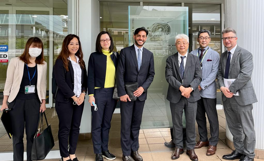 ItalyinOsaka's tweet photo. The 🇮🇹 Consul General in Osaka, Marco Prencipe, visited the KBIC (Kobe Biomedical Innovation Cluster - largest bio-medical cluster in Japan). KBIC includes 2 Riken research centers, 1 translational institute, 6 universities and colleges, 5 hospital and 380 biomedical companies. https://t.co/fD4zSbQrhd