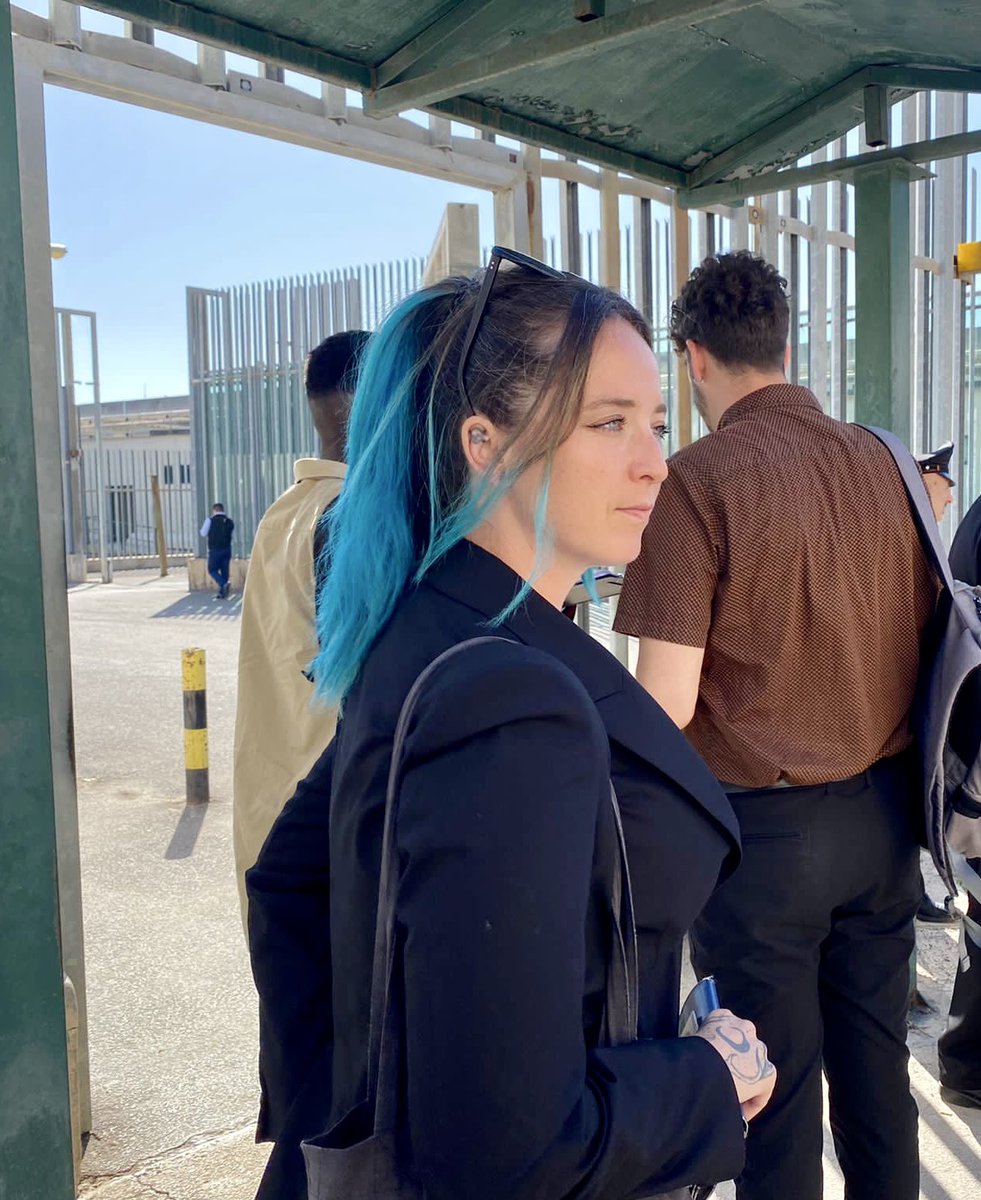Ani_veg's tweet photo. Oggi nell’aula bunker dell'Ucciardone a Palermo per testimoniare nel processo a Matteo Salvini. Non ci sono parole per esprimere quei 20 giorni di incertezza, angoscia e ingiustizia in attesa di un porto sicuro dove sbarcare le persone salvate.
Seguitelo: https://t.co/QgAuW3S6Ul https://t.co/ECQq15DaOT