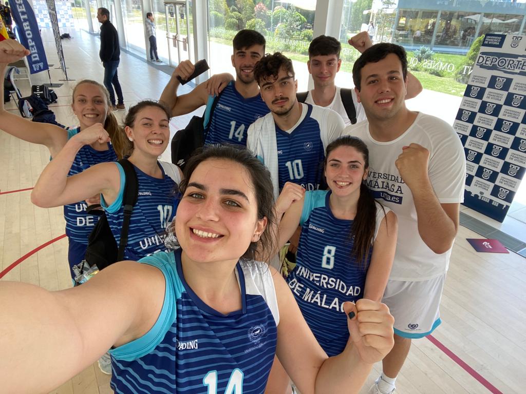 InfoUMA's tweet photo. También ha concluido el Campeonato de España Universitario de #Baloncesto 3x3, en el que la UMA ha logrado un merecido bronce🏅 con el equipo femenino y un quinto puesto en categoría masculina.

#Deportes @deportesUMA https://t.co/P1kdkS9cFF
