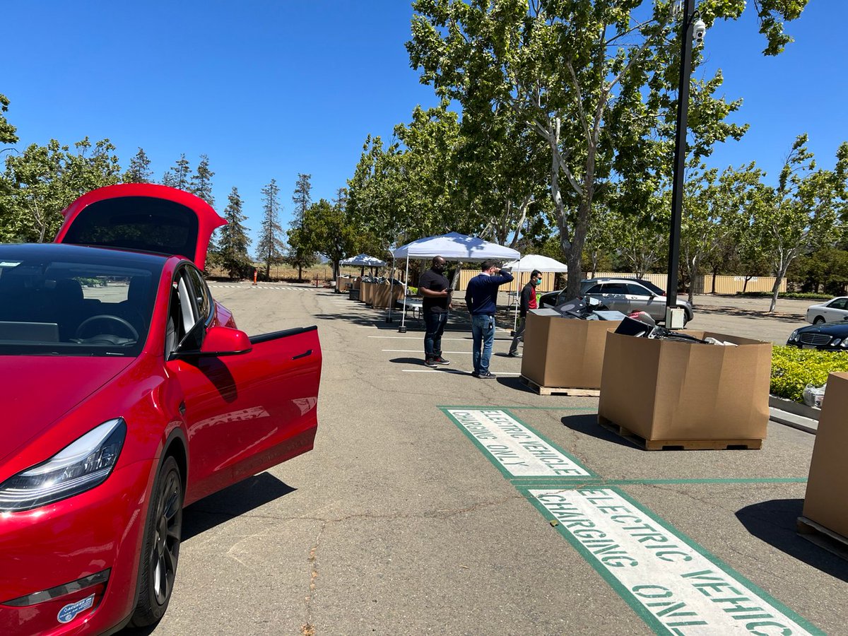 Cisco's tweet photo. Recycle it by #recycling IT! 😏 ♻️
Learn about our annual e-waste recycling event across our Cisco campuses. https://t.co/f8Vcy0Upco
#RecycleITDay #CircularEconomy #Sustainability https://t.co/Q8h26ty3i6