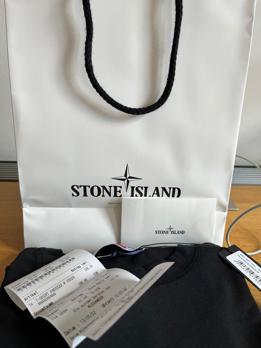 Msolo0125's tweet photo. Stone Island x Supreme tshirt color black #supreme https://t.co/Ks0F2BOT9p