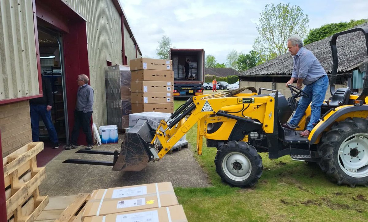 komcept's tweet photo. Busy morning at KSL loading a container to go out to a new project in Africa.
#Bordersecurity https://t.co/UTpimoU02E