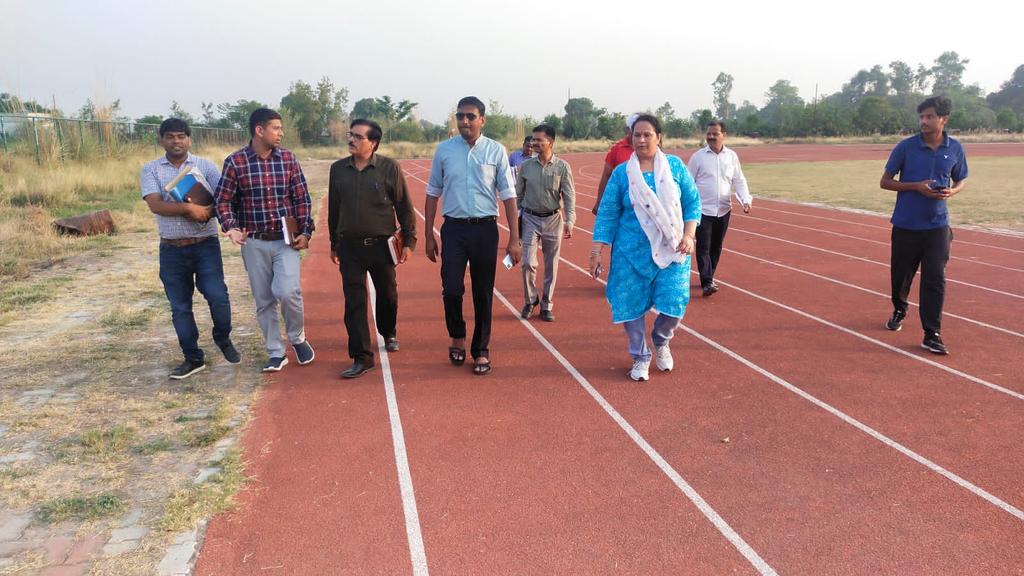 AdmAyodhya's tweet photo. Dabhasemer stadium mein hockey turf, lawn tennis court aur atheletics track ka inspection kiya gaya https://t.co/N0Hw4QGDt6