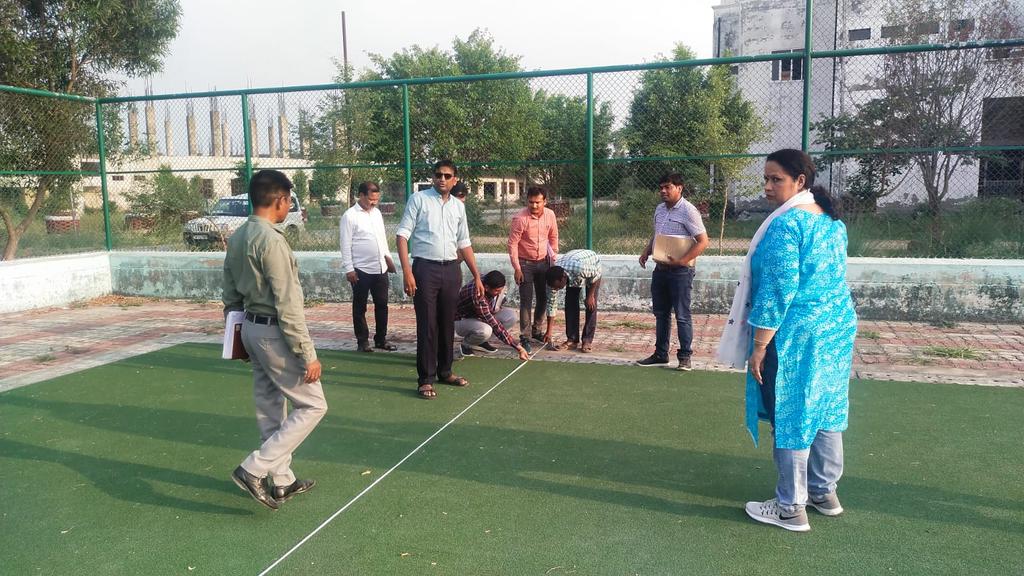 AdmAyodhya's tweet photo. Dabhasemer stadium mein hockey turf, lawn tennis court aur atheletics track ka inspection kiya gaya https://t.co/N0Hw4QGDt6