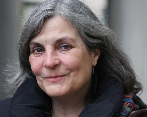 Petra Fietzek liest aus ihrem Buch "Mauerkind" dlvr.it/SQJ4Dg