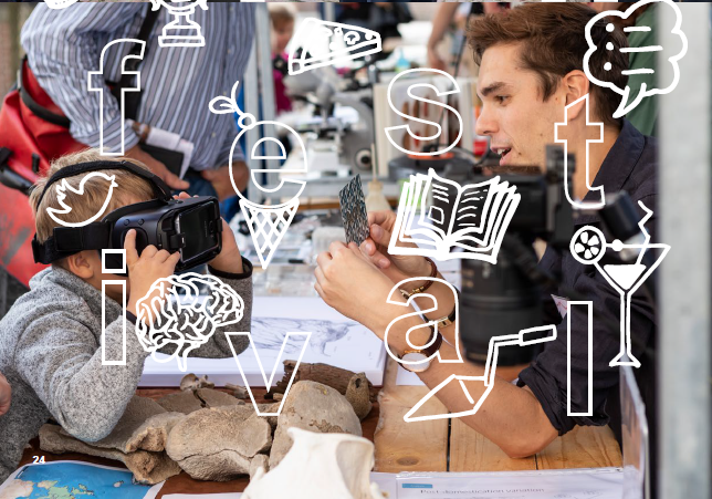 Just saw this handsome image pre-Corona ArtsFest of <a href="/FacultyofArtsUG/">Faculty of Arts - University of Groningen</a> <a href="/univgroningen/">University of Groningen</a> w/ <a href="/Cetoarchaeology/">Youri van den Hurk</a> 
(the little boy is viewing a sheep bone in #VR   more info: digitalbones.eu) <a href="/GaryNobles/">Dr. Gary Nobles</a> <a href="/CITresearch/">CITresearch - UG</a> <a href="/bones_digital/">DigitalBones</a> 🫶🫶