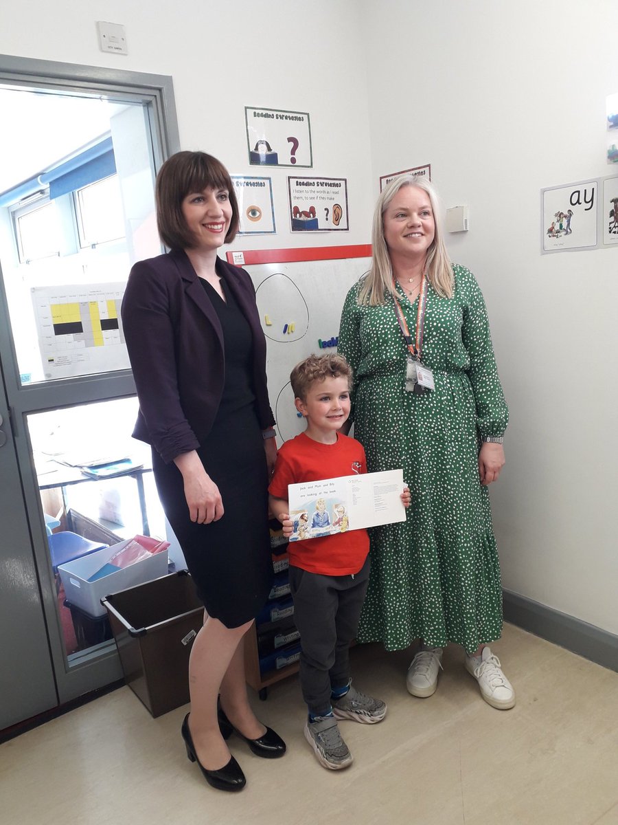 Inspirational morning <a href="/marine_school/">Marine Park First School</a> with <a href="/bphillipsonMP/">Bridget Phillipson</a> sharing good practice #ReadingRecovery. Superb Q &amp; A session on citizenship with Y3 as well. <a href="/NTPrimaryTeam/">Education North Tyneside Primary Team</a> @ILC_RREurope