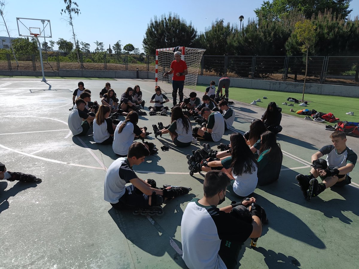 Esta semana nuestros alumnos de 4º <a href="/HBSTORREJON/">Humanitas Torrejón</a> han estado recibiendo unas sesiones de formación y práctica de patinaje. ¡¡Muchas gracias <a href="/FMPatinaje/">Federación Madrileña Patinaje</a> !!