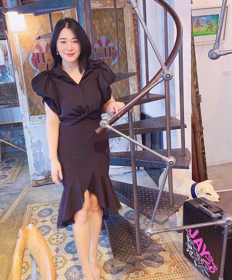 Elena18179367's tweet photo. Black is my favorite color. https://t.co/3bExq5IIRR
