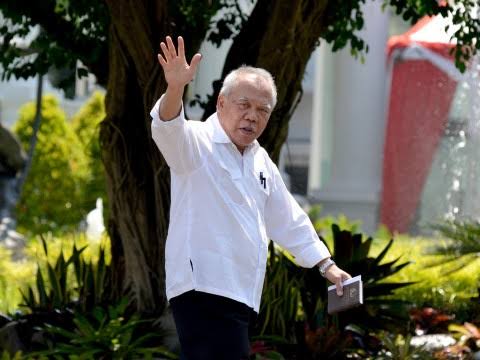 Aku ingin mBuzzeri Bapak Ini ..untuk lanjukan estafet pembangunan pak Jokowi . 
Bapak inilah yang paling Tau kerja2 besar pak Jokowi yang perlu dilanjutkan.

Sayangnya aku fakir follower 
😊