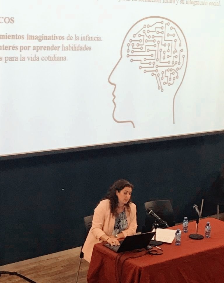 CPRRegionMurcia's tweet photo. Continuamos con las👇
III #Jornadas del profesorado de fomento y animación a la lectura 📚📖 en📍 #Cieza, con las interesantísimas intervenciones de María Isabel de Vicente, @Julian8290 y Cristina Soler Navarro @mrmomoeditorial
#Ieer❤️
@Educarm @sifopcarm @aytocieza https://t.co/YQ362qt2Is