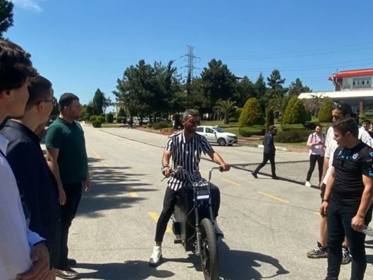 🥳 #SAÜFEST22

😎🏆Bugün SAÜFEST22 Sakarya Vekilimiz, Dünya Şampiyonumuz Kenan Sofuoğlu'nu ağırladı

Hep birlikte standları gezdik, projeleri dinledik, fuar alanını gezdik. Kısaca festivalin keyfini doya doya yaşadık🥳🤓