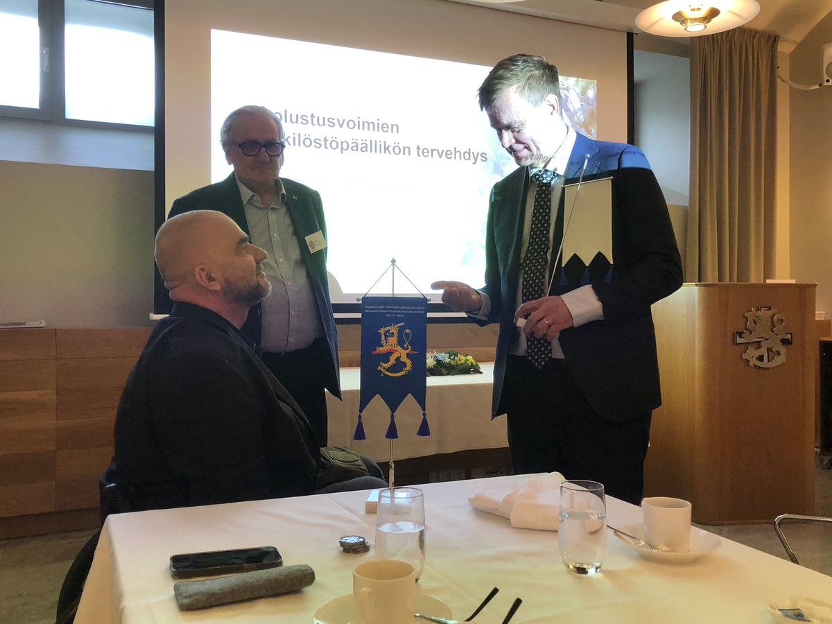 Esa Pulkkinen (@pulkkinen_e) on Twitter photo Minulla oli suuri kunnia osallistua rauhanturvatehtävissä vammautuneiden tilaisuuteen Helsingissä. Ilmapiiri oli erittäin positiivinen ja keskustelu rakentavaa. Paljon kiitoksia kaikille rauhanturvaajille Isänmaan eteen tehdystä työstä! <a href="/Puolustusvoimat/">Puolustusvoimat</a> Minulla oli suuri kunnia osallistua rauhanturvatehtävissä vammautuneiden tilaisuuteen Helsingissä. Ilmapiiri oli erittäin positiivinen ja keskustelu rakentavaa. Paljon kiitoksia kaikille rauhanturvaajille Isänmaan eteen tehdystä työstä! <a href="/Puolustusvoimat/">Puolustusvoimat</a>