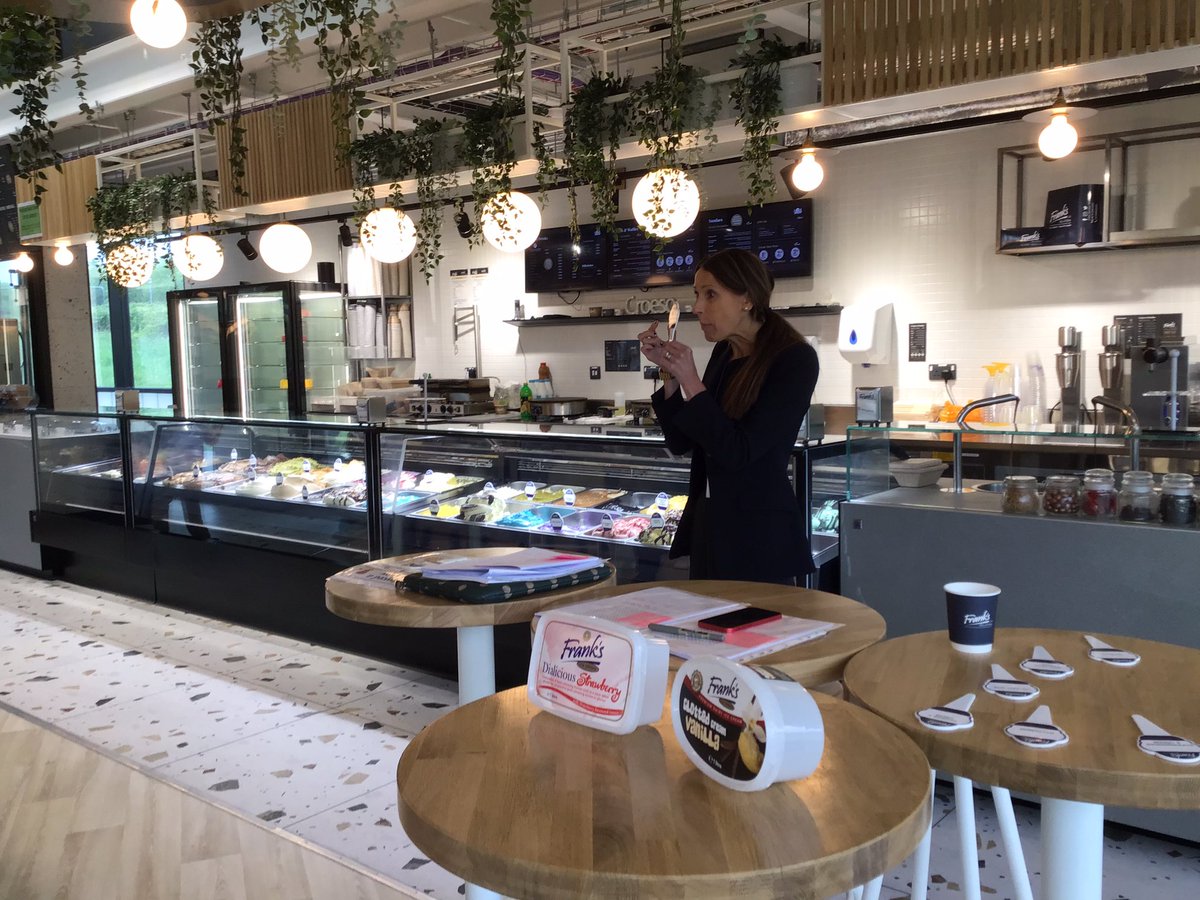 Ysgol Saron tweet media