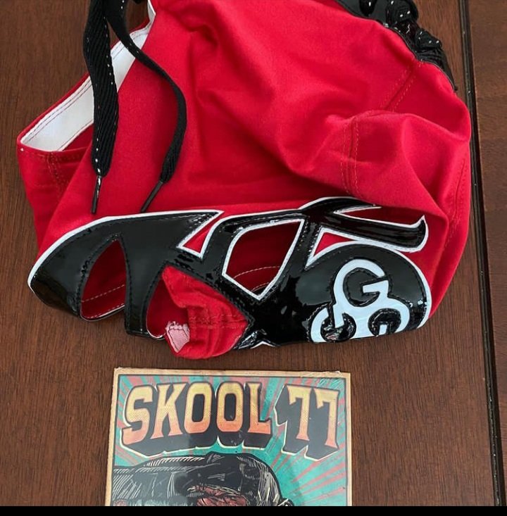 desdela3cuerda's tweet photo. Rap &amp; Lucha Libre, un personaje que se viene a la.mente de manera inmediata es @skool77. 🎤🎧🎶🤼‍♂️
.
.
.
#ArteyLuchaLibre #México #Música 
#LuchayArte #Rap #HipHop #HH #Skool77 #enmascarado #MusicayLuchaLibre https://t.co/egBkL9TcC9