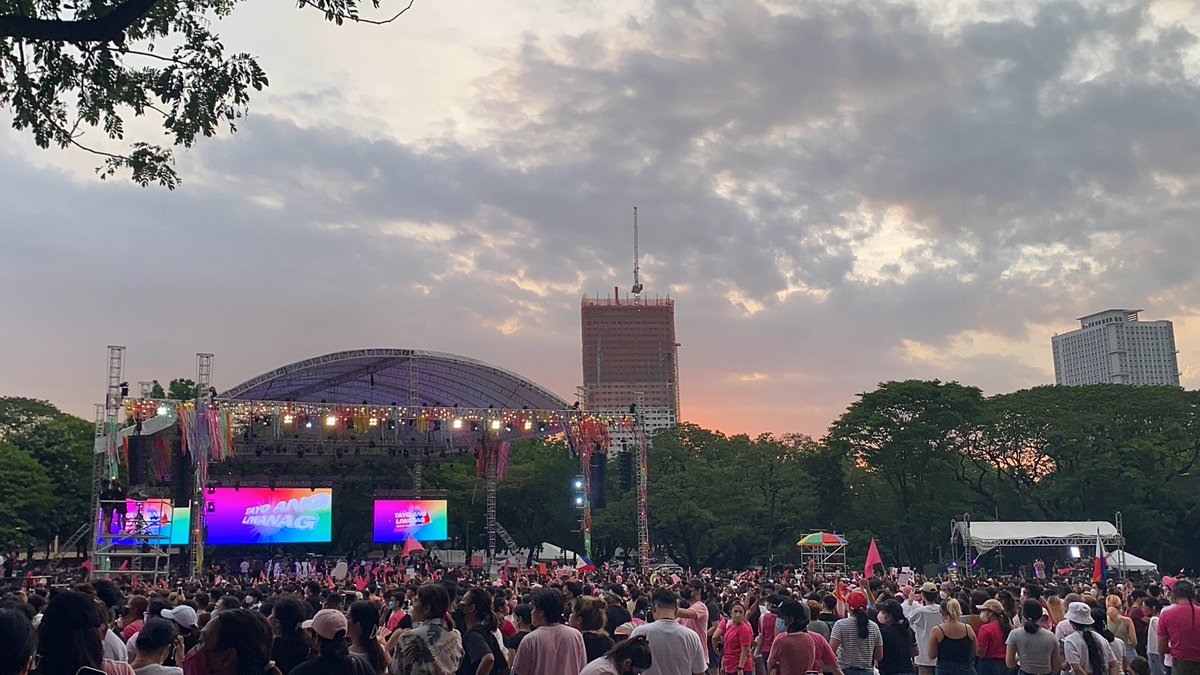 maifuxirafa's tweet image. Thank you, @lenirobredo @kikopangilinan #AngPresidenteLeniRobredo #AngBisePresidenteKikoPangilinan  #TuloyTayoParaSaLahat #LeniKikoPasasalamat