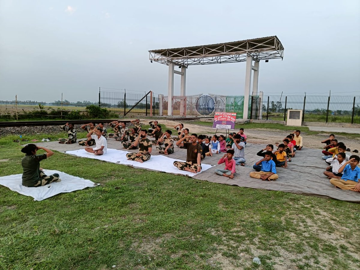 BSFNBFTR's tweet photo. #IYD2022
#InternationalYogaDay
“जीवन के हर क्षेत्र में, एक नए स्तर के संतुलन और क्षमता को प्राप्त करना योग है।”
Interactive #Yoga session by troops of #175Bn @BSFNBFTR with residents from border area.
@BSF_India
#FirstLineofDefence
#BSF
#NationFirst https://t.co/MtZYUZxHDF