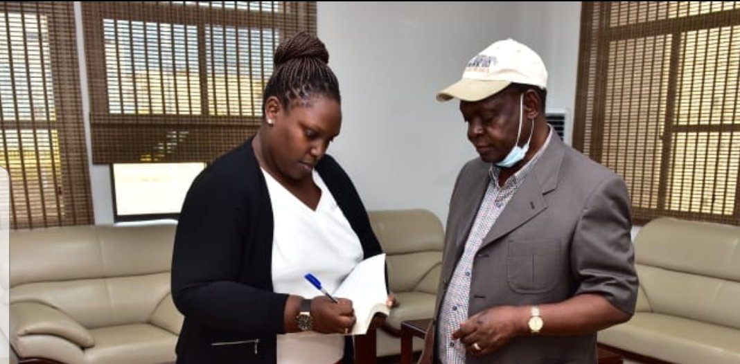 Pamankunda's tweet photo. The honour of autographing #PiecesOfTime for @UIRI2017 Prof Kwesiga of @UIRI2017!!!!!
Such a humble man, a man of deep conviction and dedication. https://t.co/1rasXwhV5a