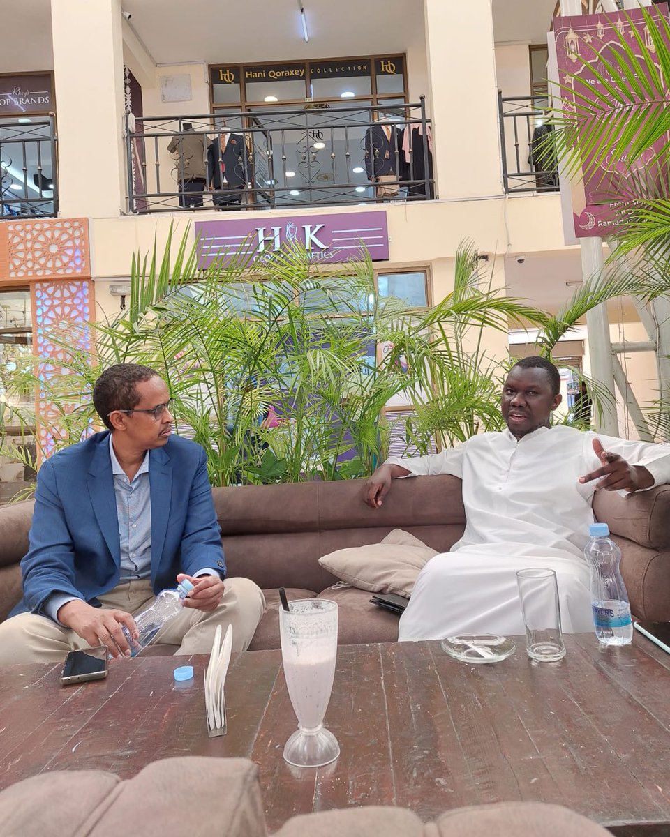 Moha001_Onyango's tweet photo. Having a tete-a-tete with senior advisor to Saudi Central Bank (SAMA) bwana @WehliyeMohamed at @HouseofMandi in Kilimani. https://t.co/lStK2jzsVi