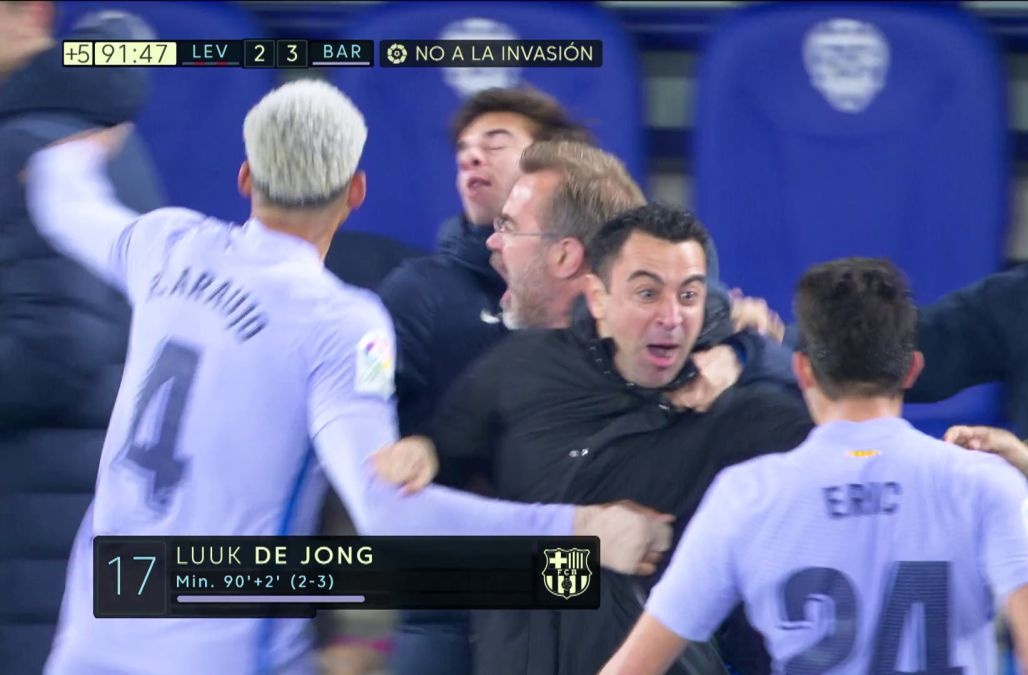 Los mismo que dicen que el Hat trick de Vinicius no tiene mérito porque es contra el Levante celebranan así un gol frente al mismo Levante.