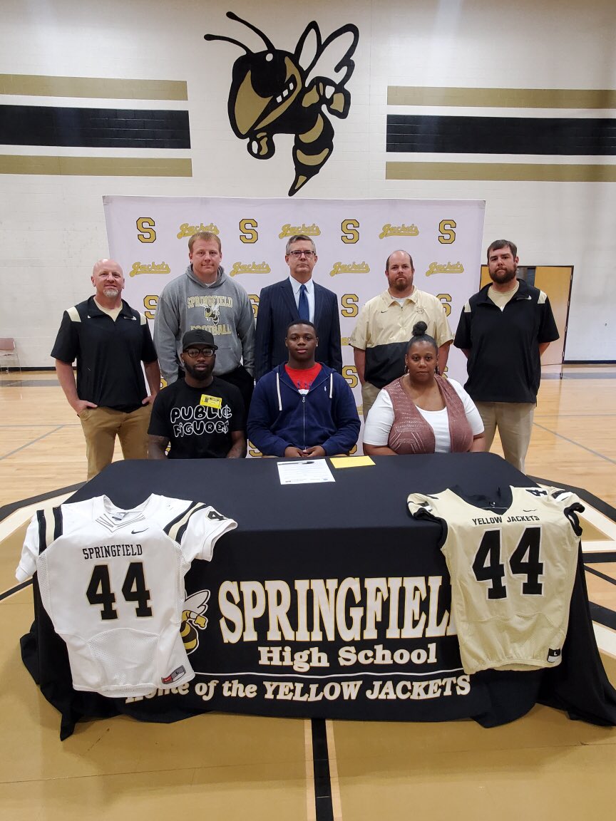 CoachBBradley's tweet photo. Congratulations @615_mj_ playing 🏈 and earn a degree 📜 #SPTbrand #Muskie https://t.co/gG0DvVkmCS