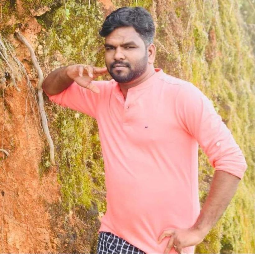 kayaldevaraj's tweet photo. மே 13, 'தாதா 87', 'டைம் இல்ல' ஆகிய படங்களின் தயாரிப்பாளர் கலைச்செல்வன் முதலாண்டு நினைவு நாள். கடந்த ஆண்டு இதே நாளில் அவர் கொரோனா தொற்று பாதிப்பு காரணமாக தனது 35 வயதில் மரணம் அடைந்தார்.
@vijaysrig #RIPKalaiselvan https://t.co/ATud6BkPnC