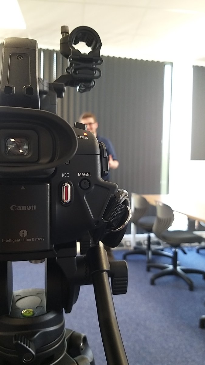 RobertThornber9's tweet photo. Filming 4k footage using the college's special equipment. #esports #gaming #execollproud #execollesports #exeter #exetercollege #TeameXe https://t.co/02LJ56pHKD