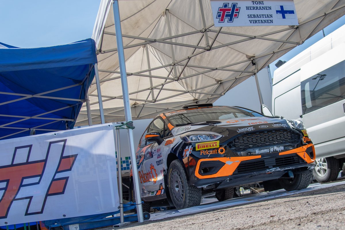 Muutama tunti H-hetkeen! Meininki kilpailukeskuksella alkaa nousta 🤩 

📸: Loudlife Media / AKK

#RalliSM #RSJM <a href="/LRRalli/">SM Mad-Croc Länsirannikon Ralli</a>