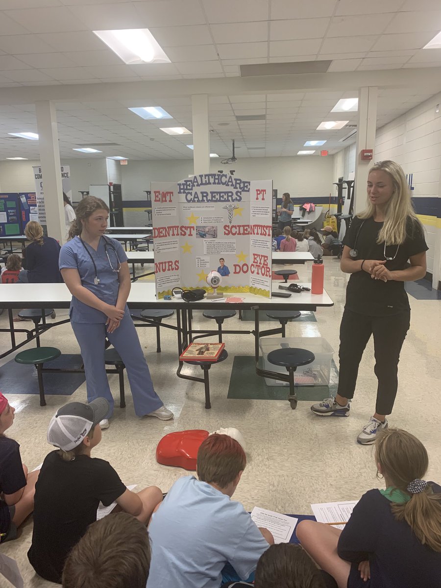OCS_CTAE's tweet photo. We appreciate the ⁦@CFESmustangs⁩ for inviting the ⁦@OCHSwarriors⁩ CTAE programs to talk to 5th grade students about high school pathways and classes!! #CTAEDelivers https://t.co/XVoOGI9MrC