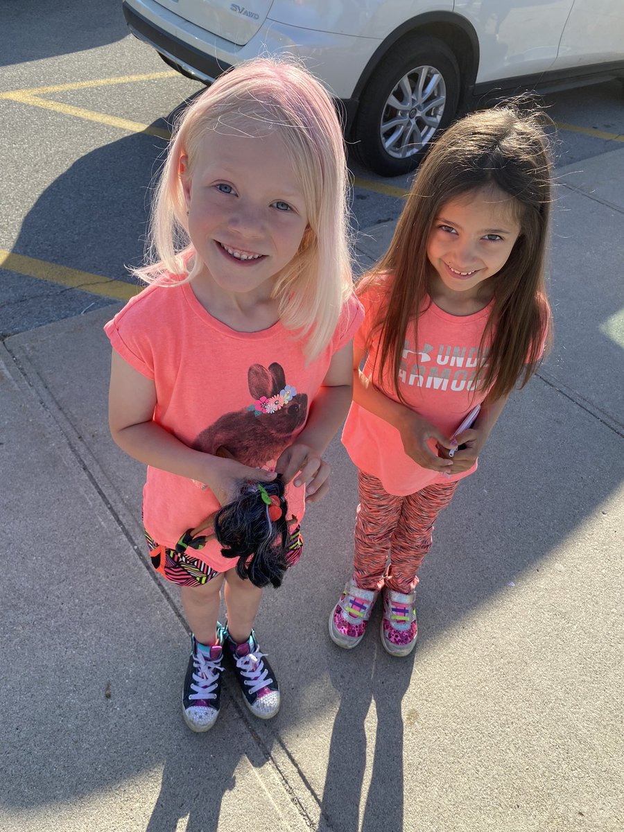 Cote7A's tweet photo. #DressLoudDay https://t.co/k7IQ4LGITK