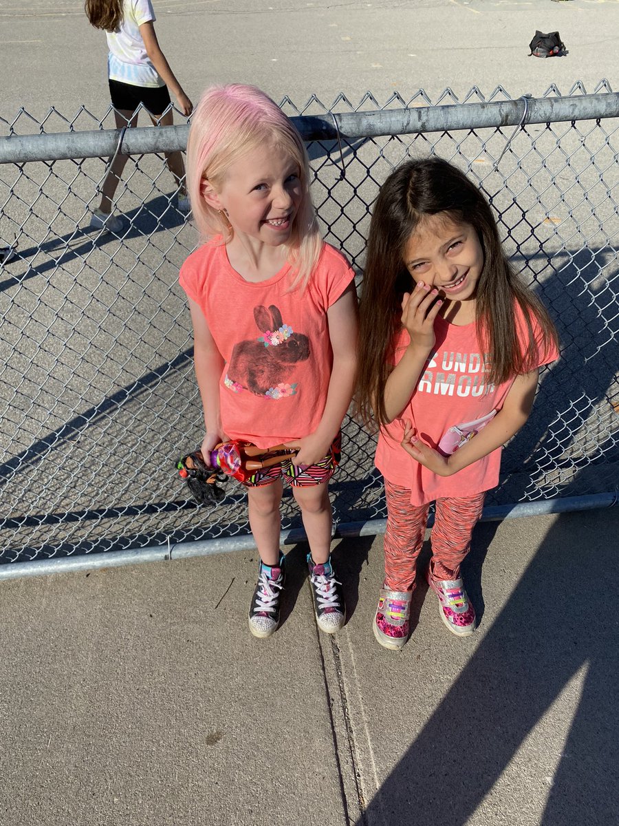 Cote7A's tweet photo. #DressLoudDay https://t.co/k7IQ4LGITK