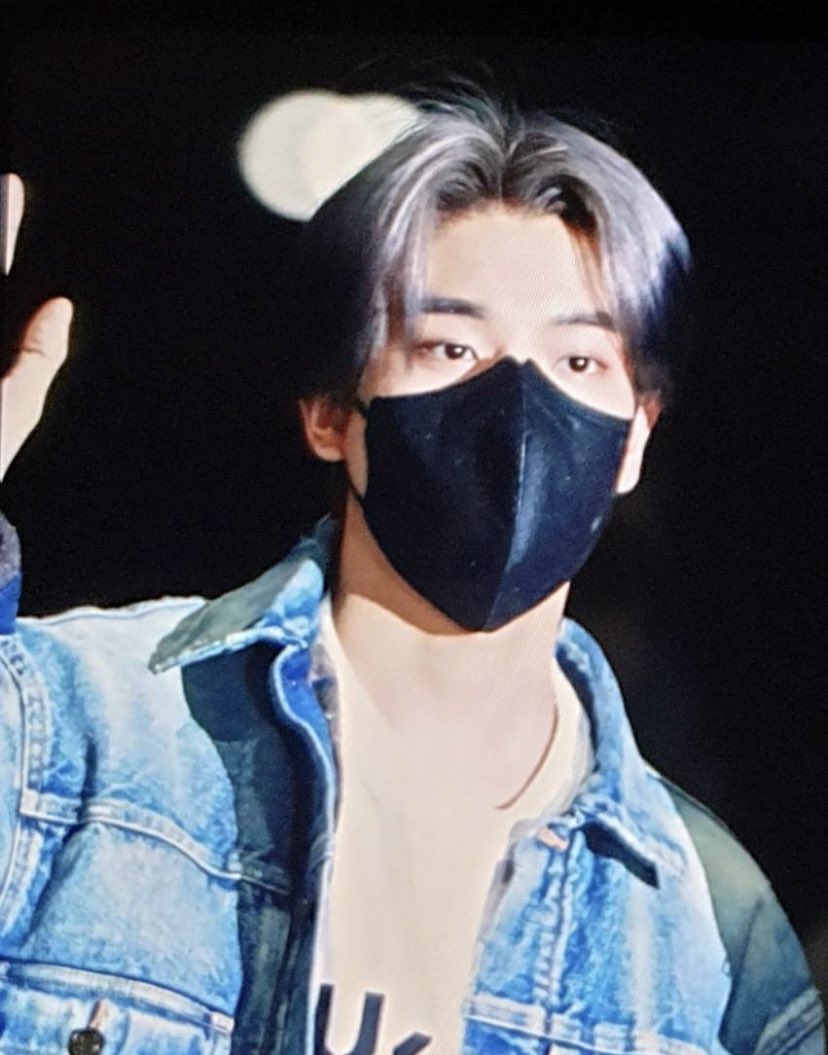 sjydaiIy's tweet photo. Jake’s hair color is so pretty https://t.co/qy285kuPkm