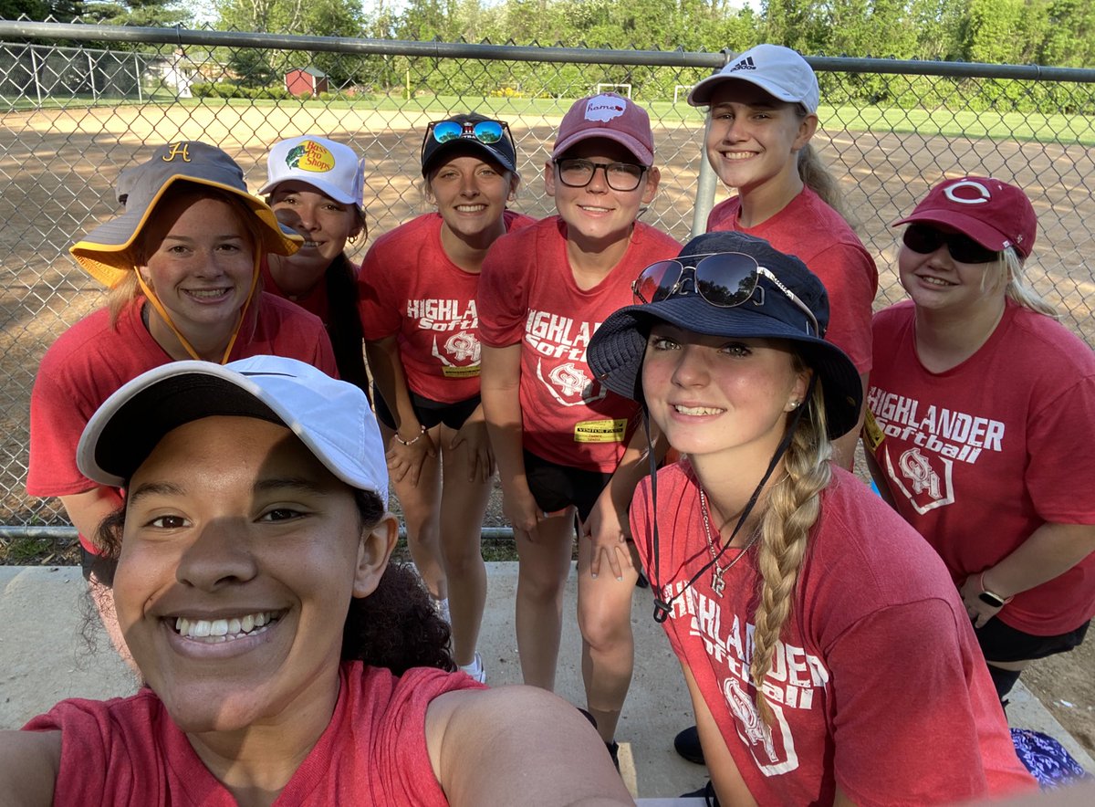 CoachJackieSB's tweet photo. My Dulles Enrichment Day Crew is ready to go!! Thank you for the invite! #OHSBfamily ❤️🥎☀️🧢 https://t.co/8MigUeVnoi