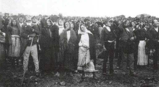 viachrist_'s tweet photo. THREAD : Le Miracle du soleil en 1917 !

Quand 40 000 portugais, alors en pleine guerre et sous un régime anti-chrétien, sont témoins de la puissance de Dieu ✨🇵🇹 https://t.co/le0lekRUSr