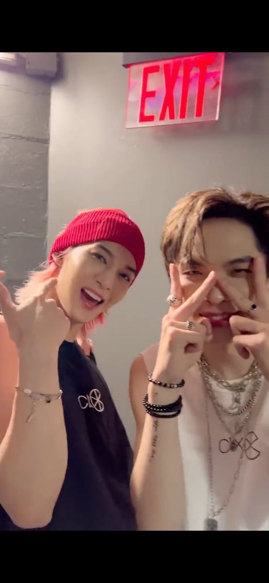BaeX03802035's tweet photo. <Rebel> in U.S

Cute 😍 You guys are so precious 😭
#CIX #씨아이엑스 #BX #이병곤 #배진영 #BAEJINYOUNG #GONBAE #BaeX https://t.co/Q1aJtXyzm9