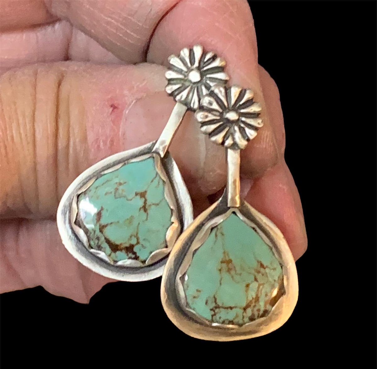 debsdesigns401's tweet photo. https://t.co/fQTDWIgkFS 
Visit my shop , I’m a handmade metalsmith . Showtime is here. https://t.co/BzulVzLGPu