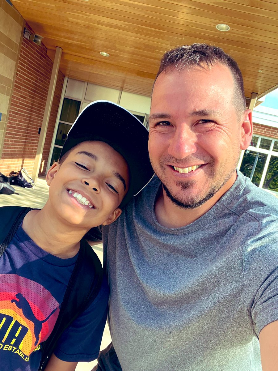 Huntseeker14's tweet photo. Nothing better than smiles right off the bus! #FridayFeeling #startingoffright @GcsdSELequity @CraigHillGCSD https://t.co/2D5TX92B5a