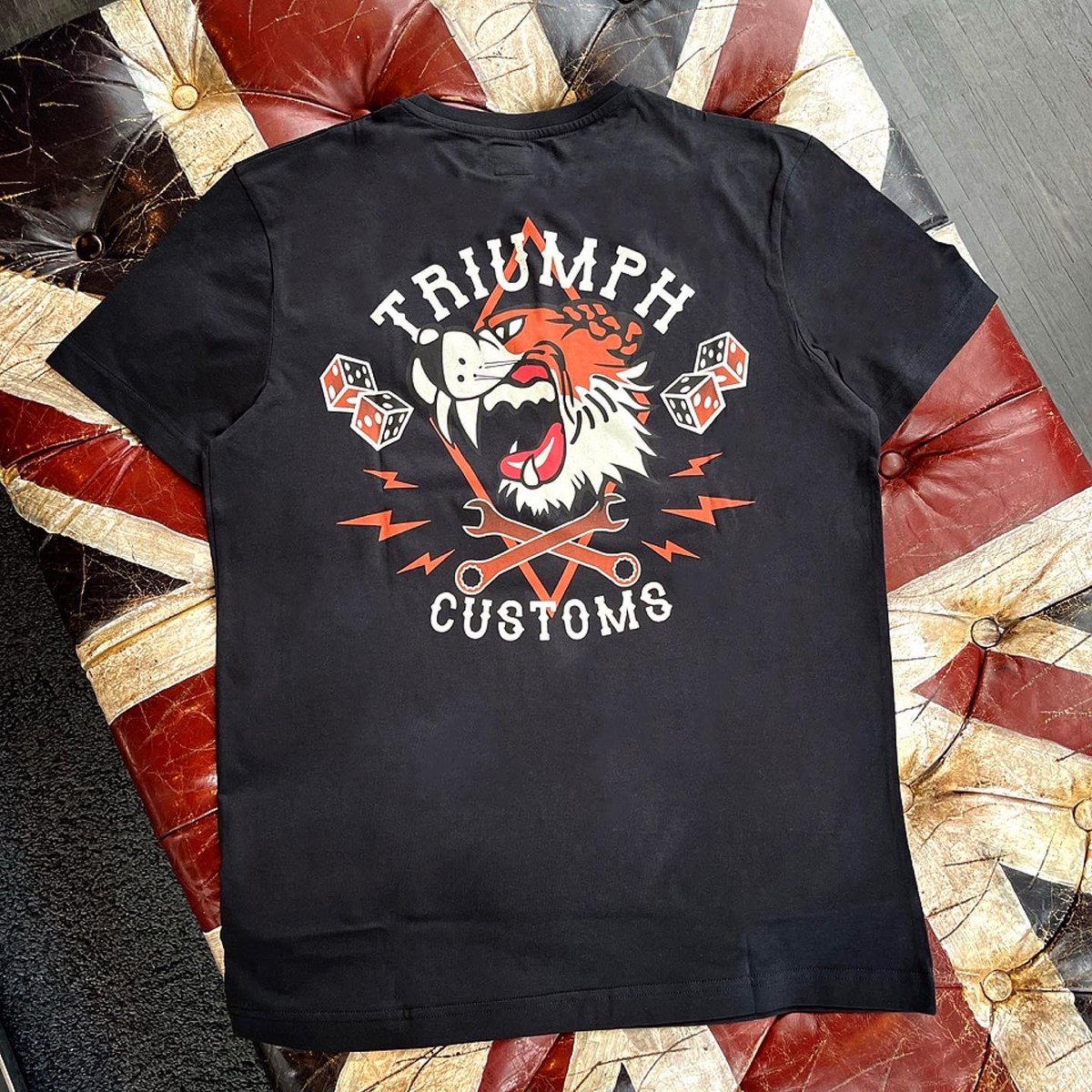 triumph_mito's tweet photo. 🐯👚👕NEWアイテム入荷いたしました❣️
#tshirt #triumphtshirt
#appareltriumph
#triumph #triumphmito
#triumphmotorcycles
#summerfashion
#bikelife #bikefashion
#バイク男子
#バイク女子
#workshopaddress
#reckless
#custom
#バイク好きな人と繋がりたい
#トライアンフ乗りと繋がりたい https://t.co/wI9mkAIAk0